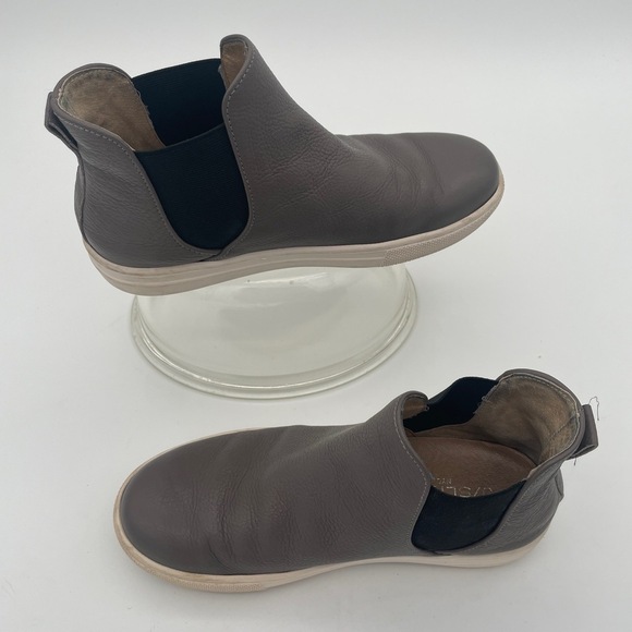 J/slide Gray Slip On Bootie boot Supple Leather Elastic Panel Womens Shoes 6 - Picture 3 of 12